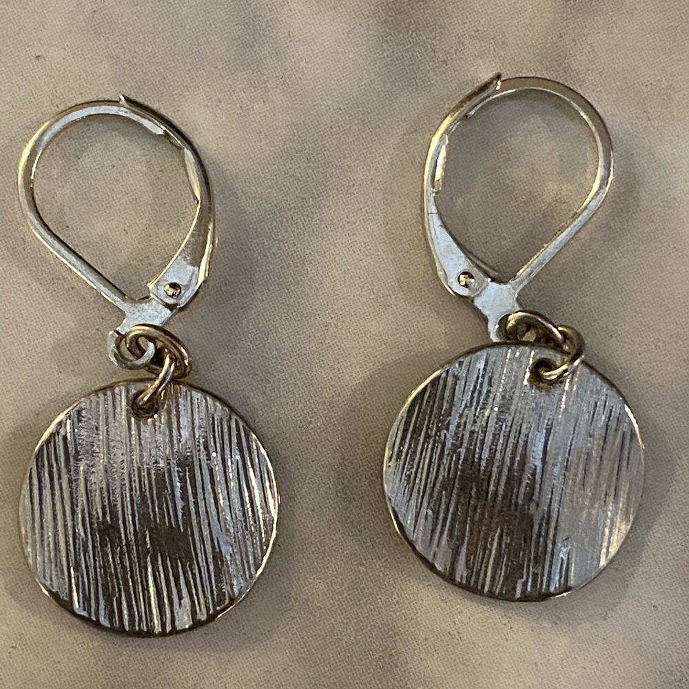 🩶silver tone hammered earrings • EUC⚡️ - Picture 1 of 2